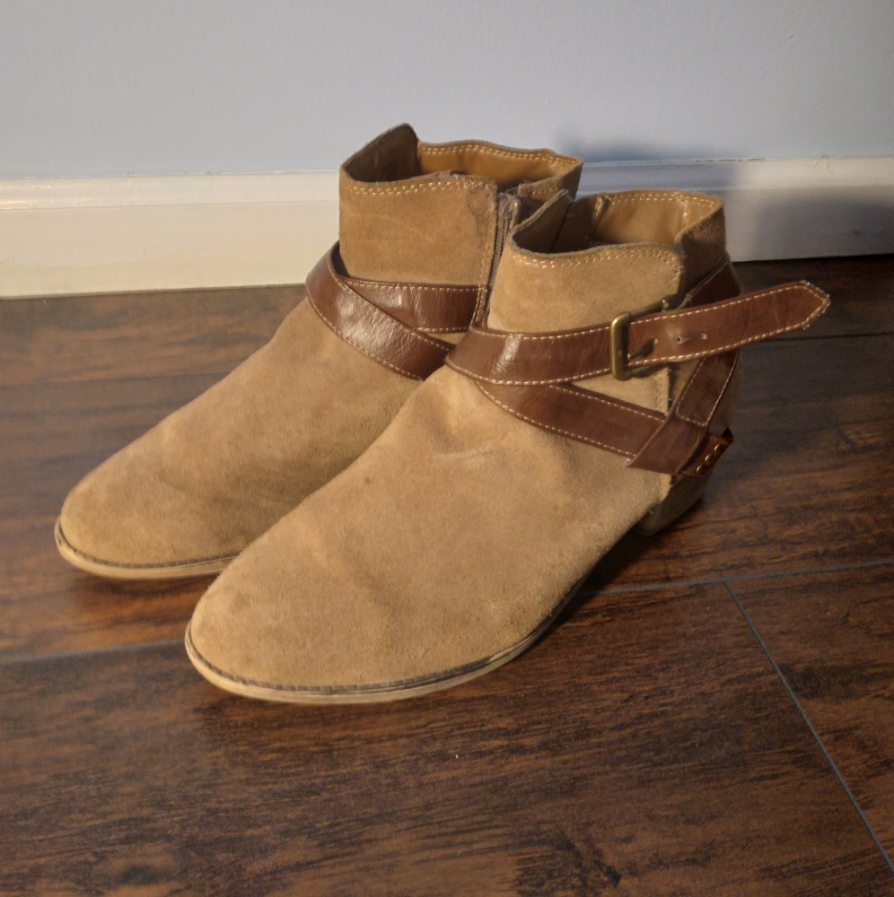 Ankle-High Tan Boots with Buckle